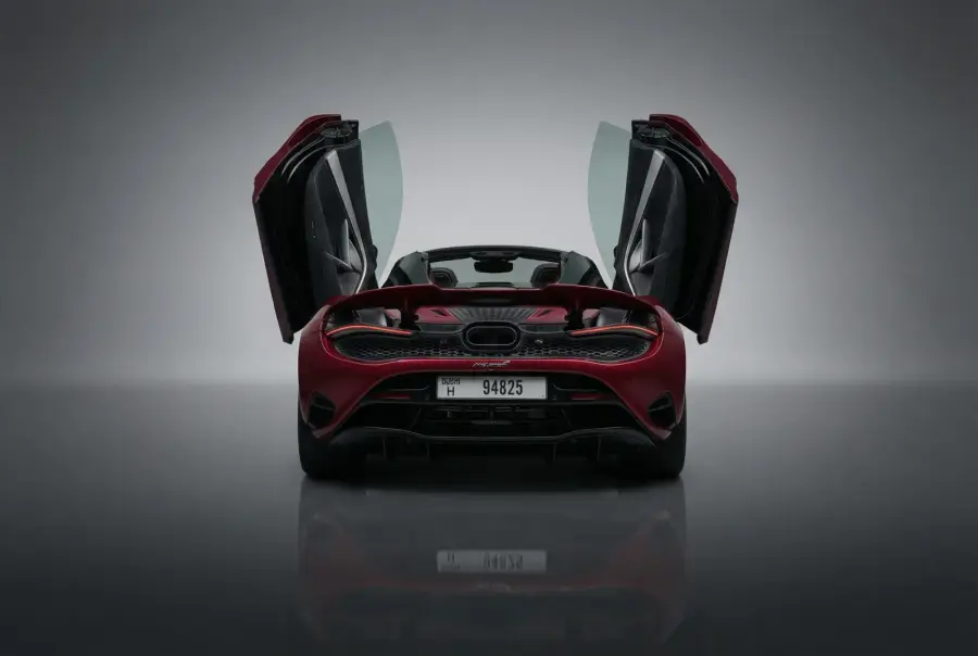 Rent McLaren 750S Spider Red 2025 in Dubai — Mclaren — photo 5 of 8