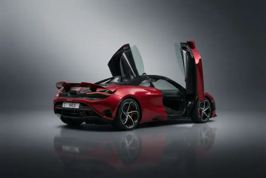 Rent McLaren 750S Spider Red 2025 in Dubai — Mclaren — photo 7 of 8