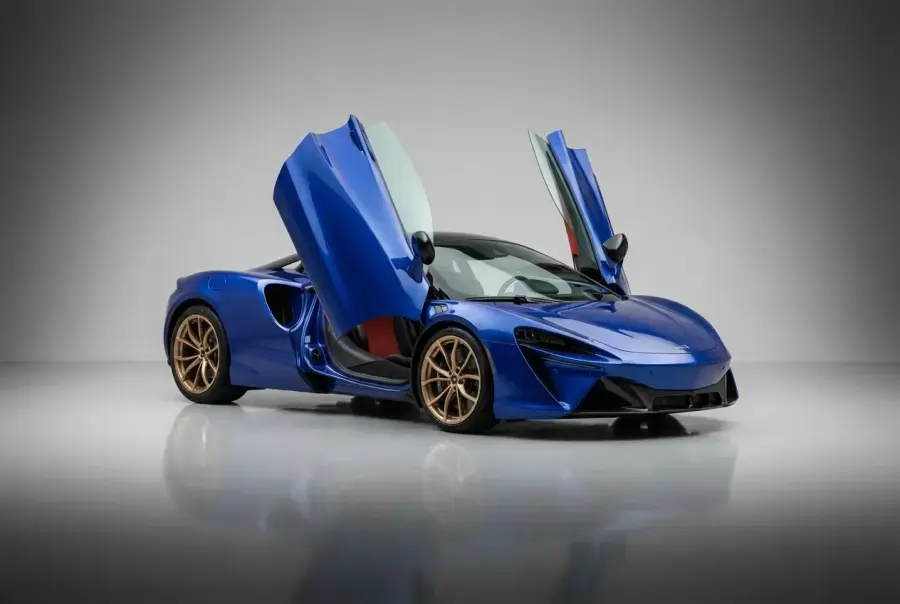 Rent McLaren Artura Spider Blue 2025 in Dubai — Mclaren — photo 2 of 5