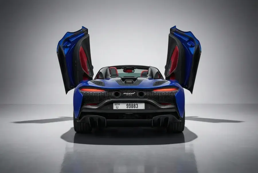 Rent McLaren Artura Spider Blue 2025 in Dubai — Mclaren — photo 3 of 5