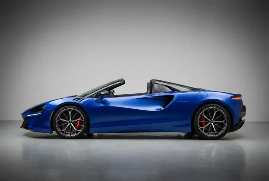 Rent McLaren Artura Spider Blue 2025 in Dubai — Mclaren — photo 4 of 5