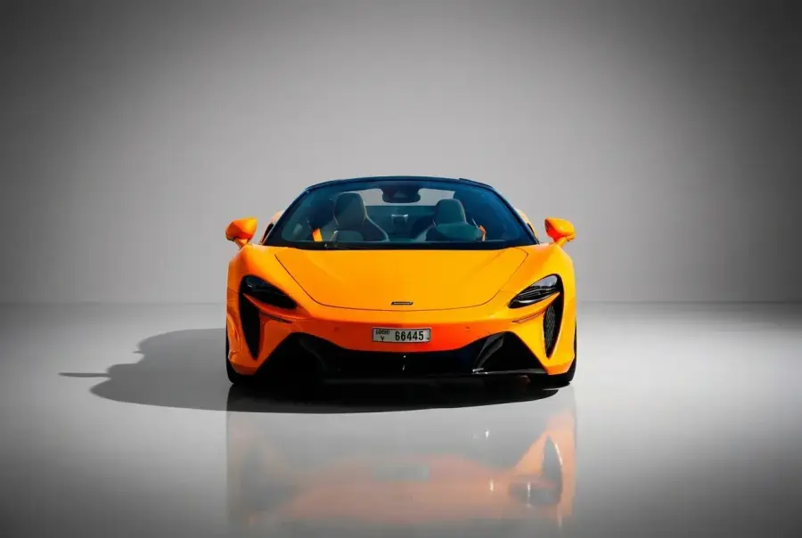 Rent McLaren Artura Spider Orange 2025 in Dubai — Mclaren — photo 2 of 5