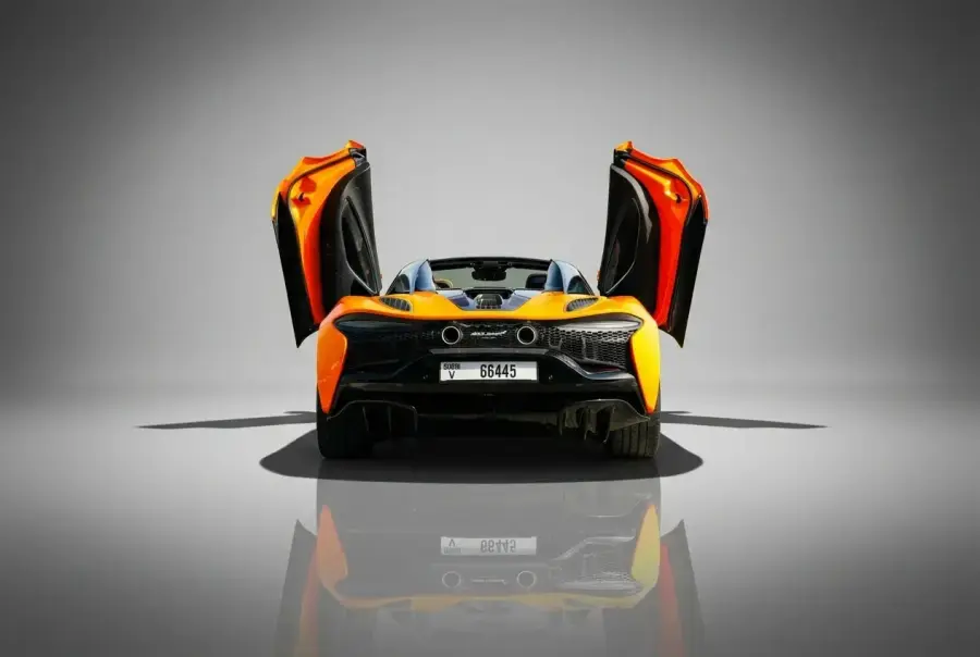 Rent McLaren Artura Spider Orange 2025 in Dubai — Mclaren — photo 4 of 5