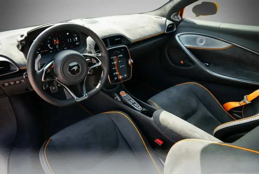 Rent McLaren Artura Spider Orange 2025 in Dubai — Mclaren — photo 5 of 5