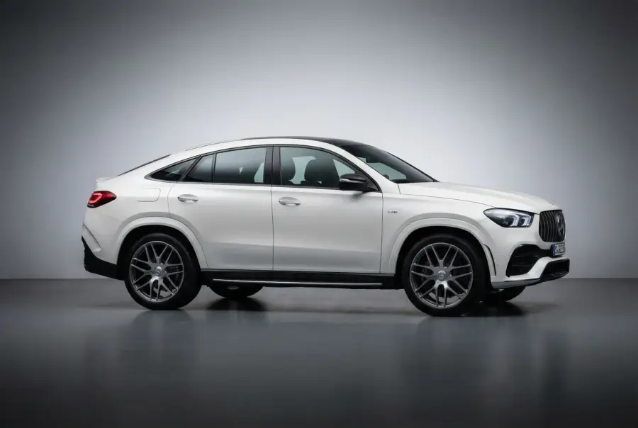 Rent Mercedes-Benz GLE 53 White 2021 in Dubai — photo 2 of 4