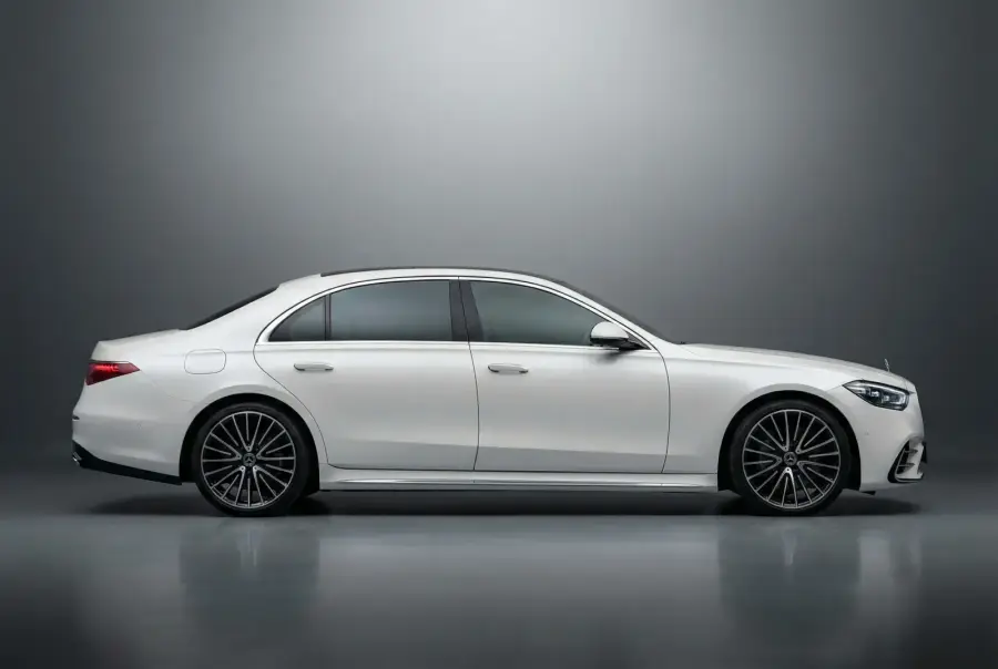 Rent Mercedes-Benz S580 White 2022 in Dubai — photo 3 of 6