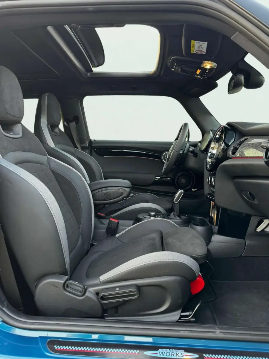 Rent MINI Cooper S Blue 2024 in Dubai — Mini — photo 8 of 9