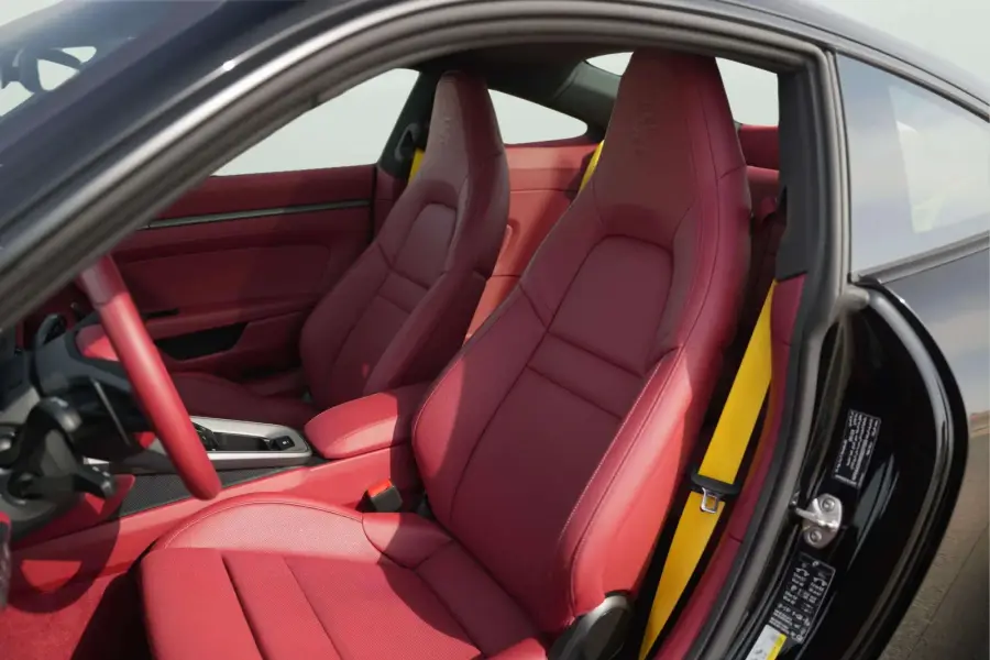Rent Porsche 911 Carrera Black 2025 in Dubai — photo 8 of 9