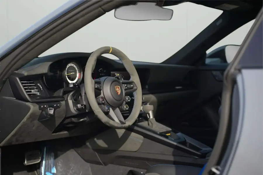 Rent Porsche 911 GT3 RS Grey 2024 in Dubai — photo 6 of 9