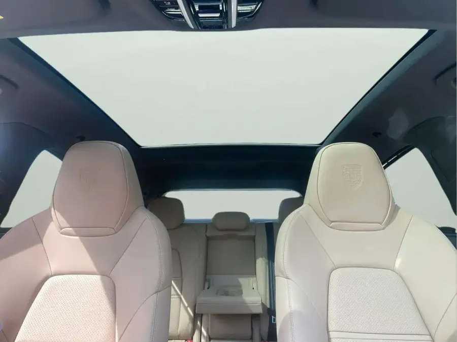 Rent Porsche Cayenne Black 2022 in Dubai — photo 5 of 5