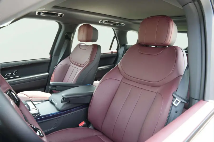 Rent Range Rover Sport White 2025 in Dubai — photo 8 of 8