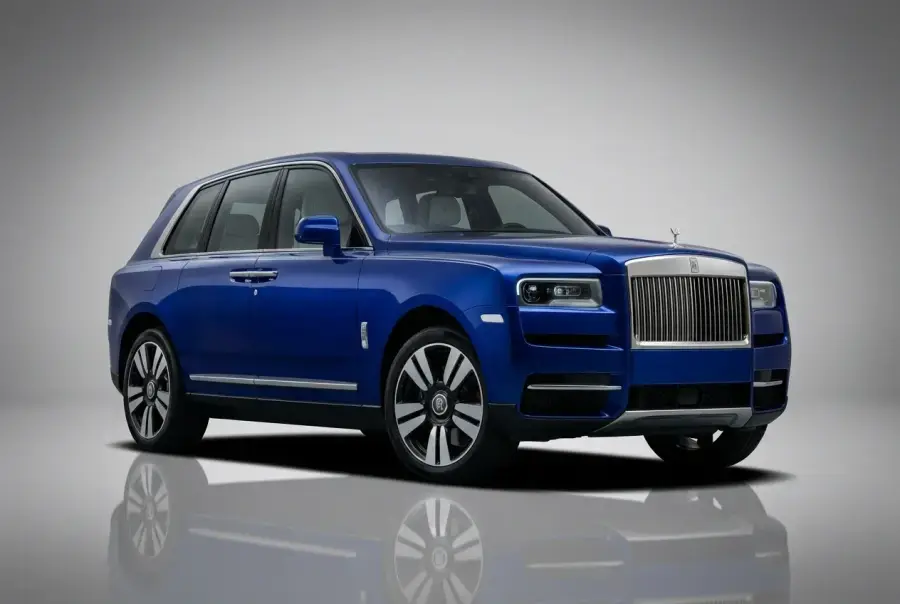 เช่ารถ Rolls-Royce Cullinan สีน้ำเงิน 2019 ในดูไบ — รูปที่ 2 จาก 3