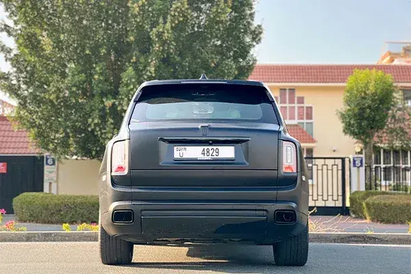 Rent Rolls-Royce Cullinan Grey 2020 in Dubai — photo 2 of 4