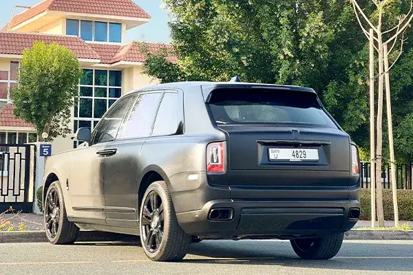 Rent Rolls-Royce Cullinan Grey 2020 in Dubai — photo 4 of 4