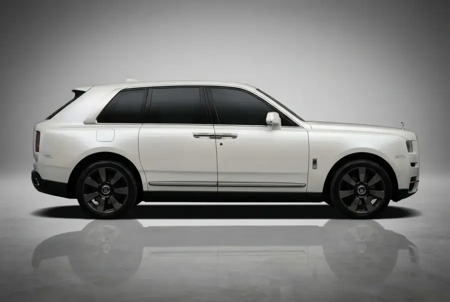 เช่ารถ Rolls-Royce Cullinan สีขาว 2020 ในดูไบ — รูปที่ 4 จาก 7
