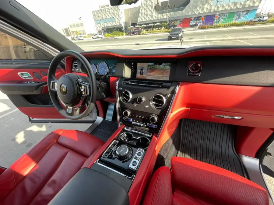 เช่ารถ Rolls-Royce Cullinan สีขาว 2020 ในดูไบ — รูปที่ 5 จาก 7