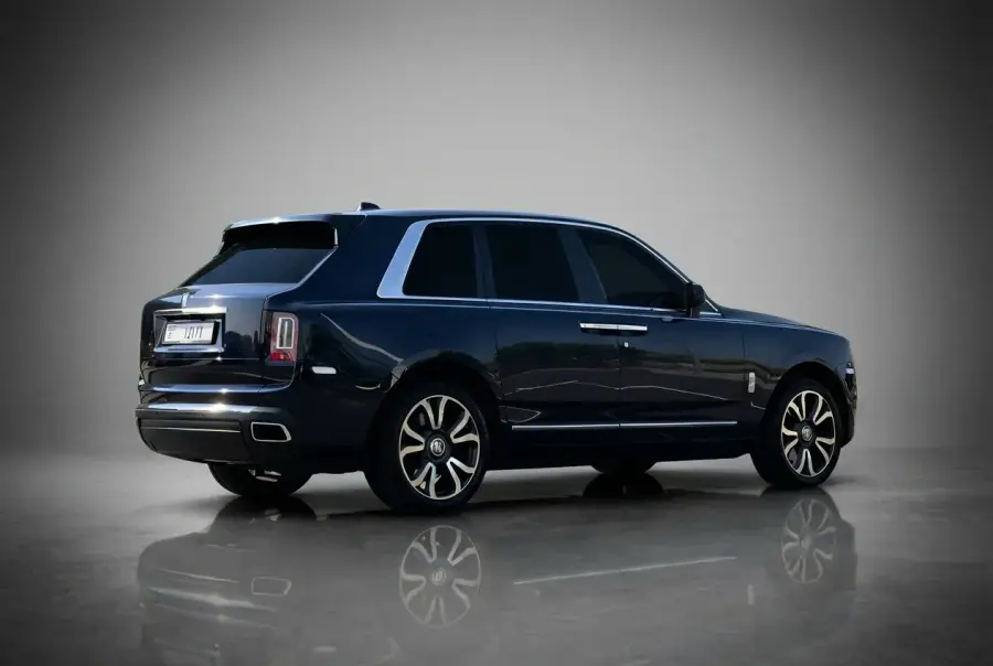 Rent Rolls-Royce Cullinan Blue 2021 in Dubai — photo 3 of 4