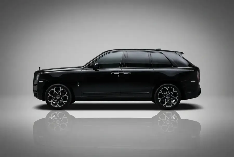 Rent Rolls-Royce Cullinan Badge Black Black 2024 in Dubai — photo 3 of 6