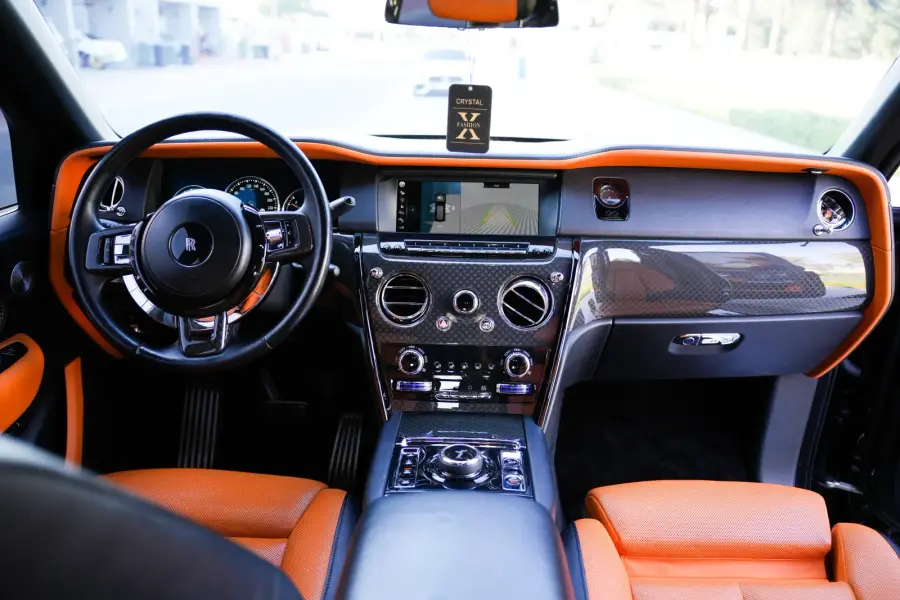 Rent Rolls-Royce Cullinan Badge Black Black 2024 in Dubai — photo 5 of 6
