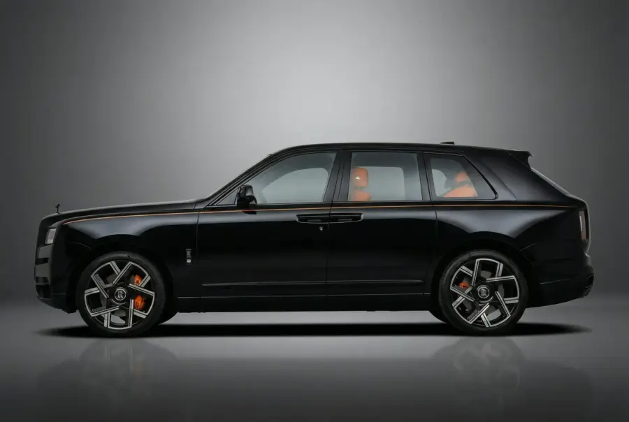 Аренда Rolls-Royce Cullinan Черный 2025 в Дубае в аренду в Дубай, ОАЭ — Rolls-Royce — фото 4 из 6