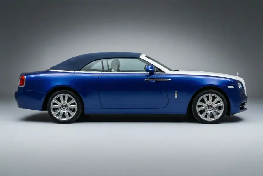 Rent Rolls-Royce Dawn Blue 2016 in Dubai — photo 5 of 6