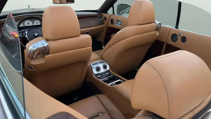 Rent Rolls-Royce Dawn Silver 2016 in Dubai — photo 5 of 5
