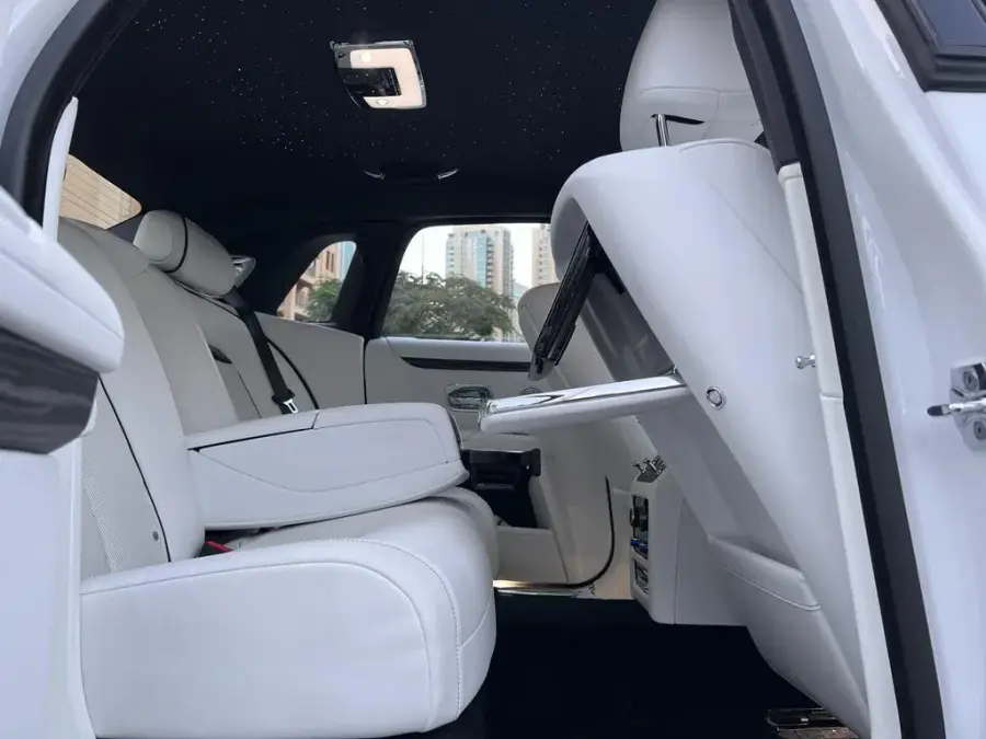 Rent Rolls-Royce Ghost White 2021 in Dubai — photo 10 of 10