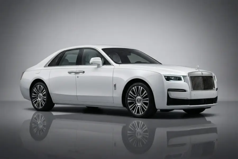 Rent Rolls-Royce Ghost White 2021 in Dubai — photo 2 of 10