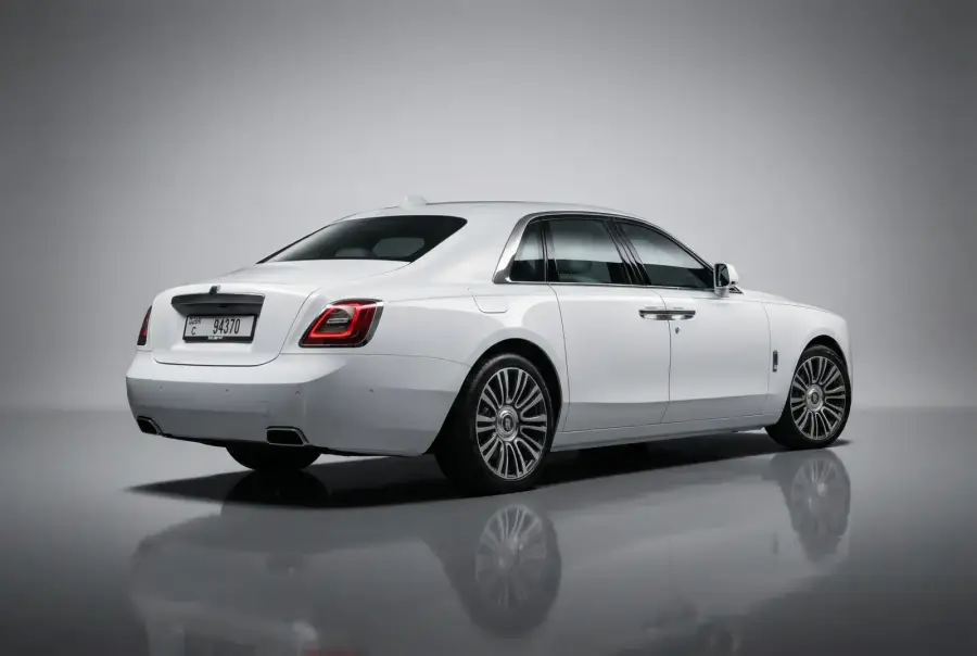 Rent Rolls-Royce Ghost White 2021 in Dubai — photo 4 of 10