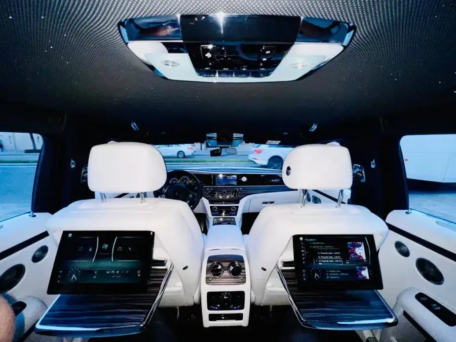 Rent Rolls-Royce Ghost White 2021 in Dubai — photo 5 of 10