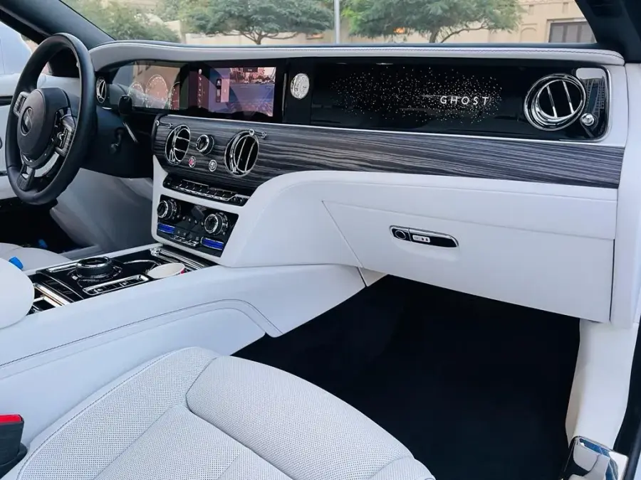 Rent Rolls-Royce Ghost White 2021 in Dubai — photo 9 of 10