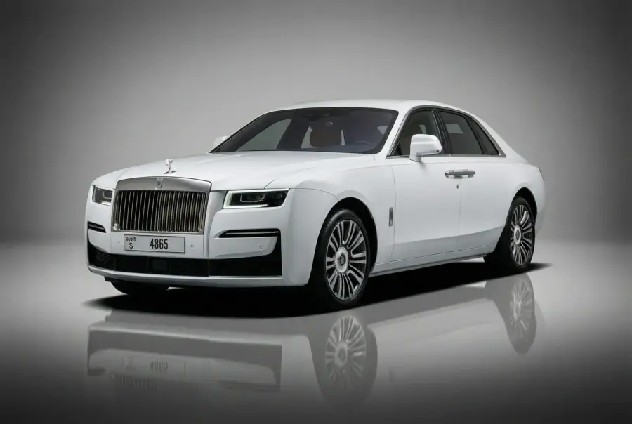 Rent Rolls-Royce Ghost White 2022 in Dubai — photo 2 of 4