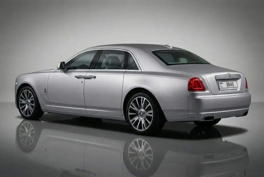 Rent Rolls-Royce Ghost Silver 2019 in Dubai — photo 3 of 8