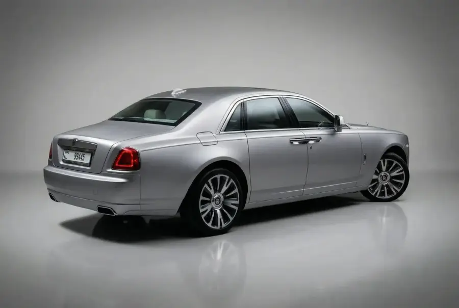 Rent Rolls-Royce Ghost Silver 2019 in Dubai — photo 4 of 8