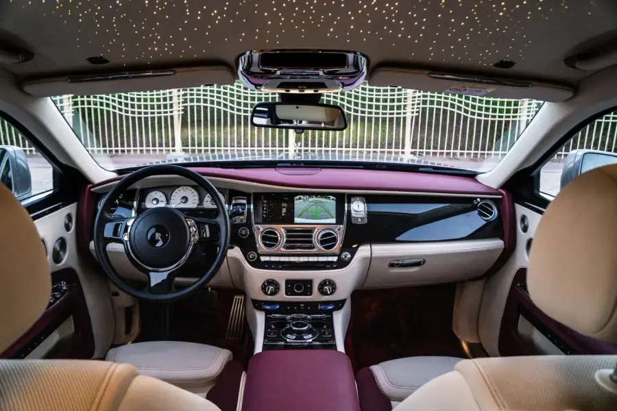 Rent Rolls-Royce Ghost Silver 2019 in Dubai — photo 6 of 8