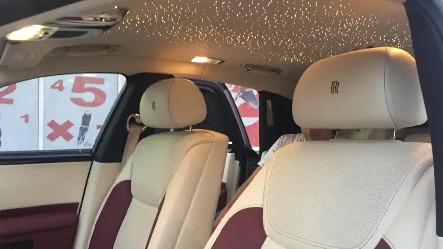 Rent Rolls-Royce Ghost Silver 2019 in Dubai — photo 7 of 8