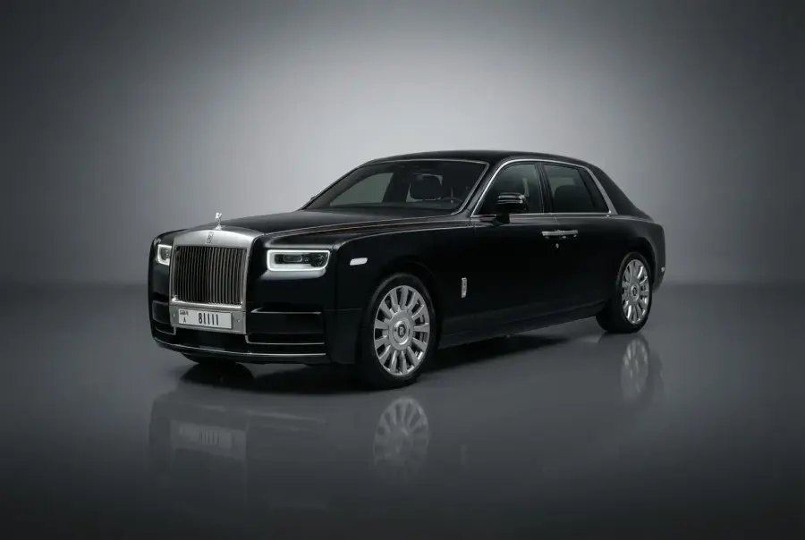 Rent Rolls-Royce Phantom Black 2022 in Dubai — photo 4 of 6