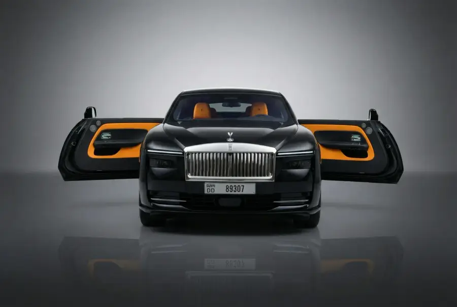 Rent Rolls-Royce Spectre Black 2025 in Dubai — photo 2 of 6