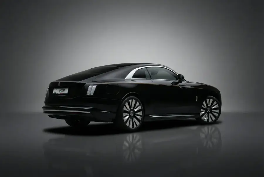 Rent Rolls-Royce Spectre Black 2025 in Dubai — photo 3 of 6