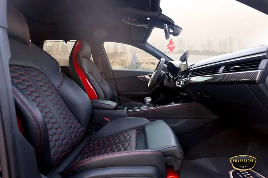 Rent Audi RS4 Performance in Dubai — photo 10 of 12