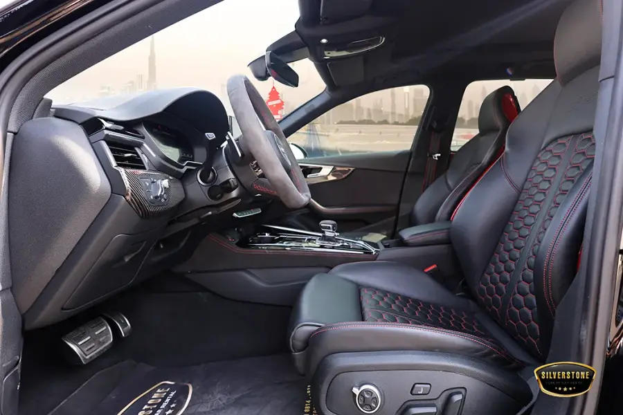 Rent Audi RS4 Performance in Dubai — photo 11 of 12