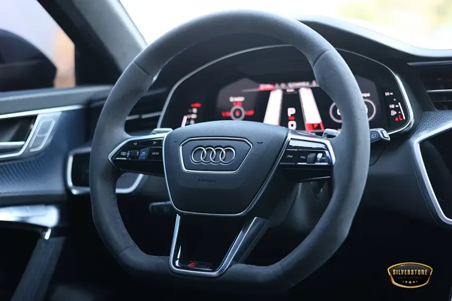 Rent Audi RS6 2024 in Dubai — photo 12 of 14