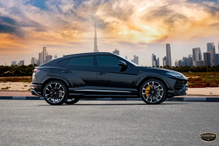 Rent Lamborghini Urus Black in Dubai — photo 2 of 8