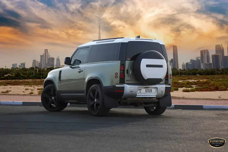 Rent Land Rover Defender in Dubai — photo 3 of 5