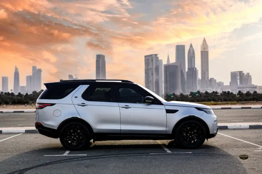 Rent Land Rover Discovery in Dubai — photo 2 of 5
