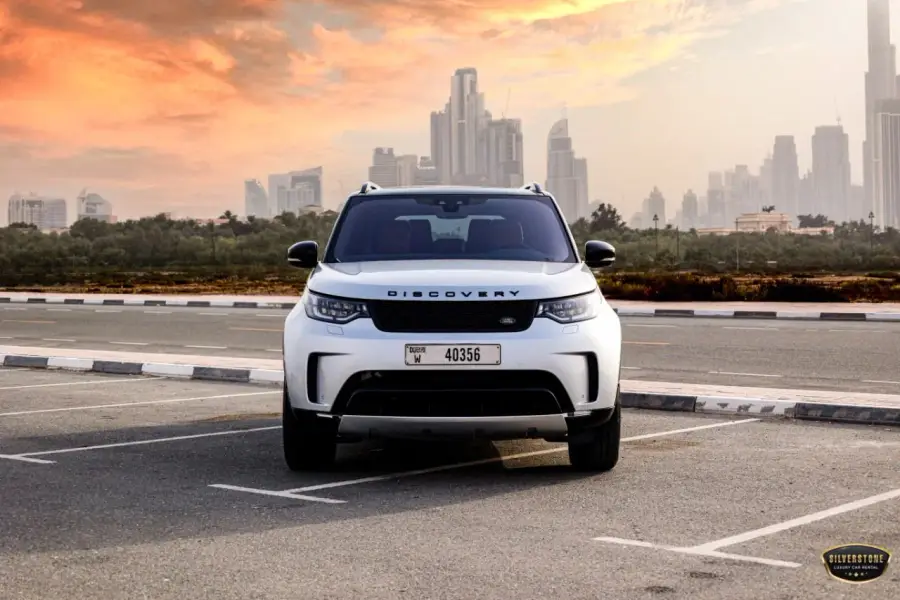 Rent Land Rover Discovery in Dubai — photo 3 of 5