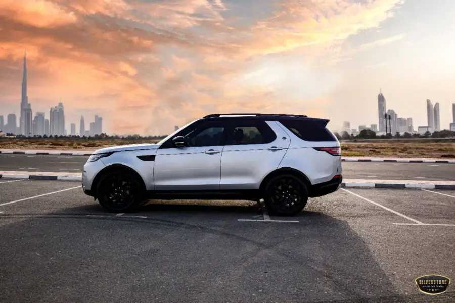 Rent Land Rover Discovery in Dubai — photo 4 of 5