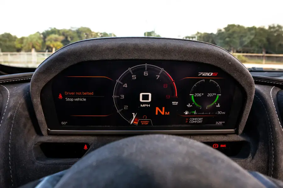 Rent Mclaren 720S Spider in Dubai — photo 4 of 4