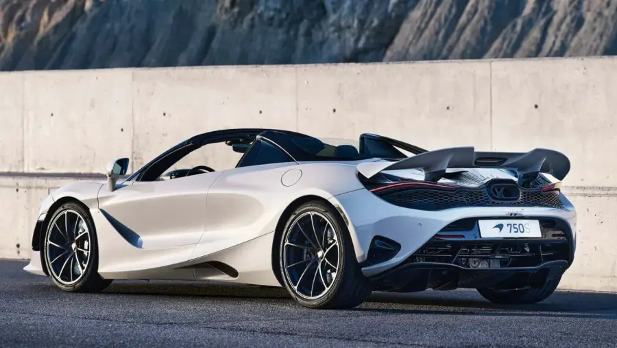 Rent Mclaren 750S Spider in Dubai — photo 2 of 4