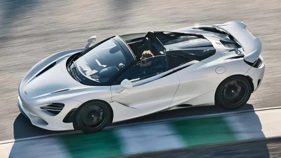 Rent Mclaren 750S Spider in Dubai — photo 3 of 4